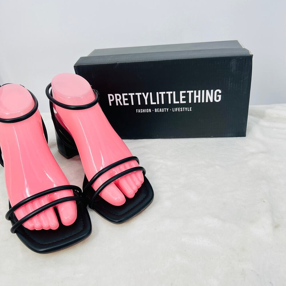 NIB PRETTY LITTLE THING Black Wide Fit Square Toe Strappy Block Heeled Sandals 7